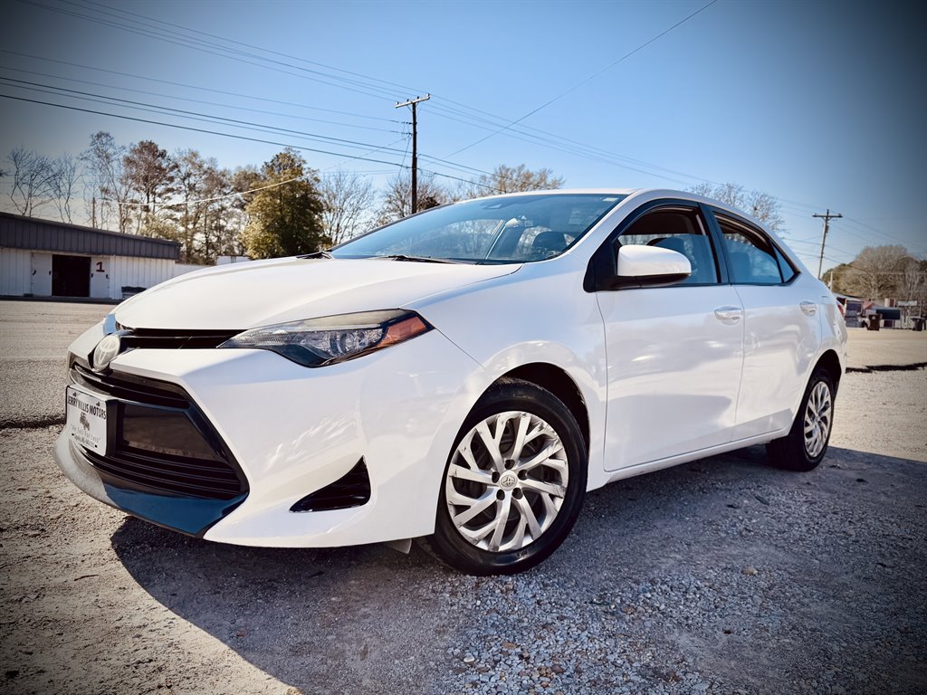 2017 Toyota Corolla LE's photo