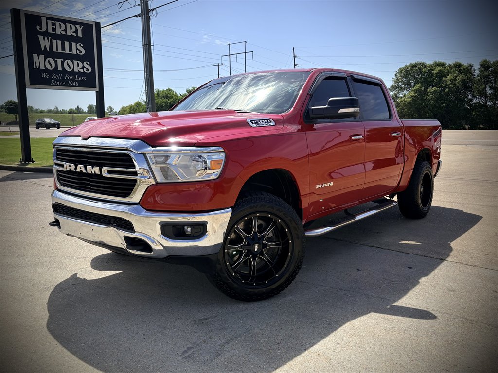 2020 RAM 1500 Big Horn/Lone Star 4x4 Crew Cab 5'7's photo