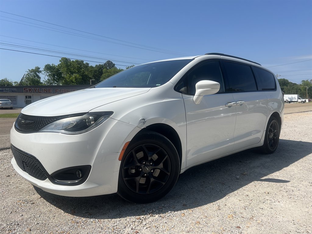 2019 Chrysler Pacifica Touring L's photo