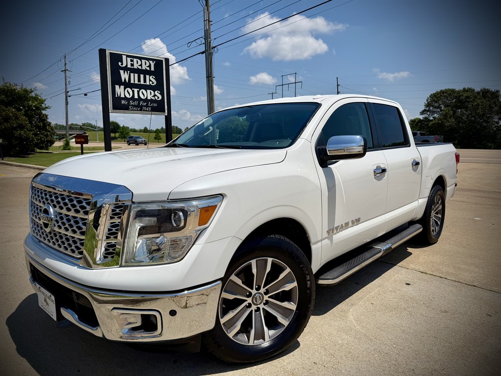 2018 Nissan Titan SL 4X2 Crew Cab's photo