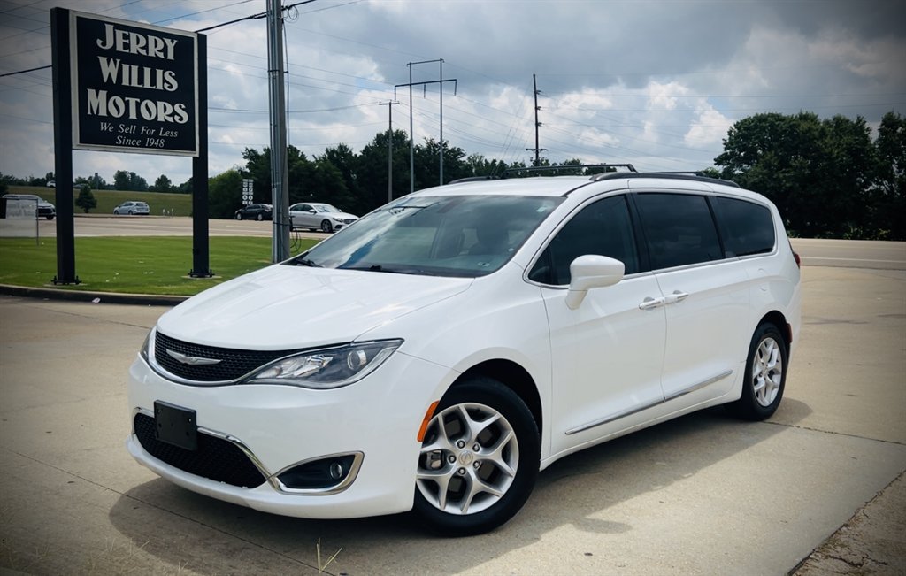 2017 Chrysler Pacifica Touring-L