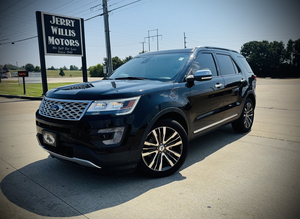 2017 Ford Explorer Platinum's photo
