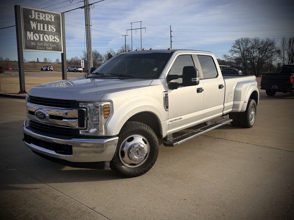2019 Ford F-350 Super Duty XL's photo