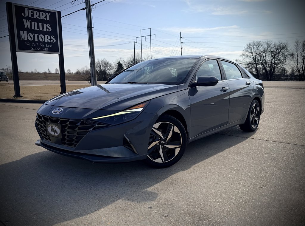 2022 Hyundai Elantra Limited's photo