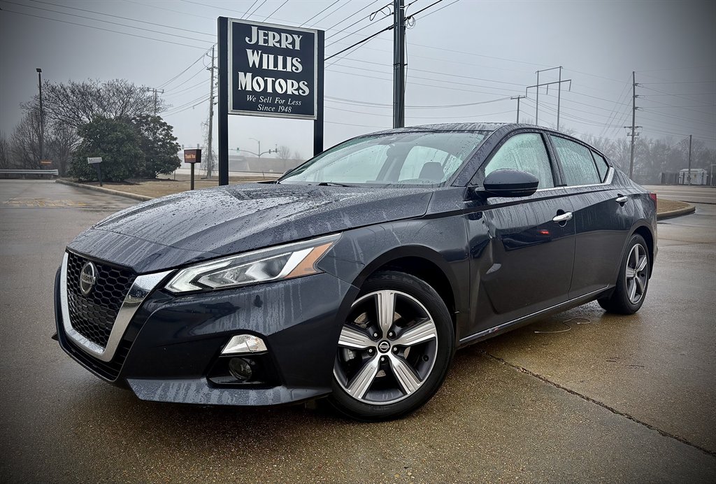 2021 Nissan Altima SL's photo