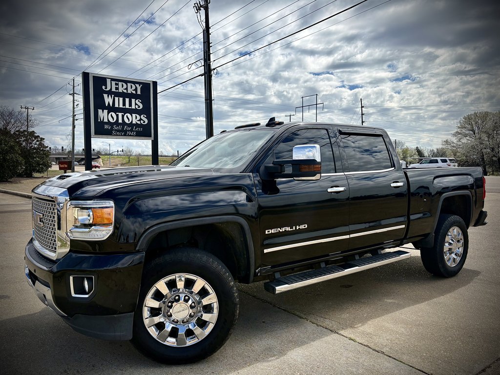 2018 GMC Sierra 4WD Crew Cab Standard Box Denali's photo
