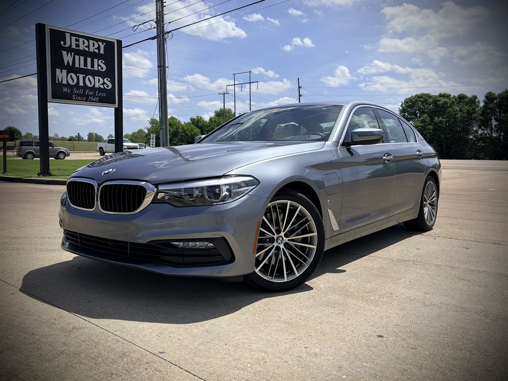 2018 BMW 5 Series 530e iPerformance Sedan's photo